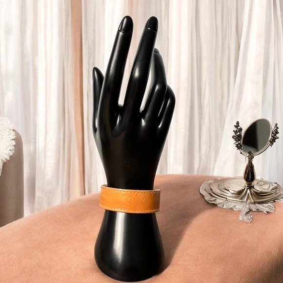 Louis Vuitton Monogram Vernis Bracelet A109 - Picture 3 of 8